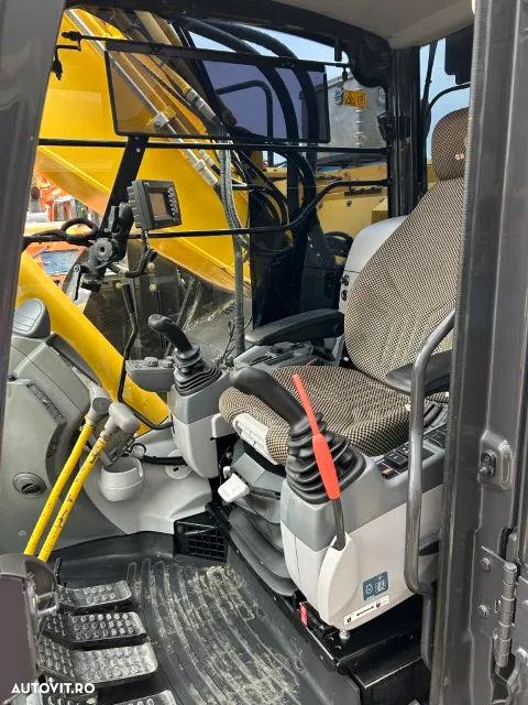 Hitachi ZX225USLC-5B - 11