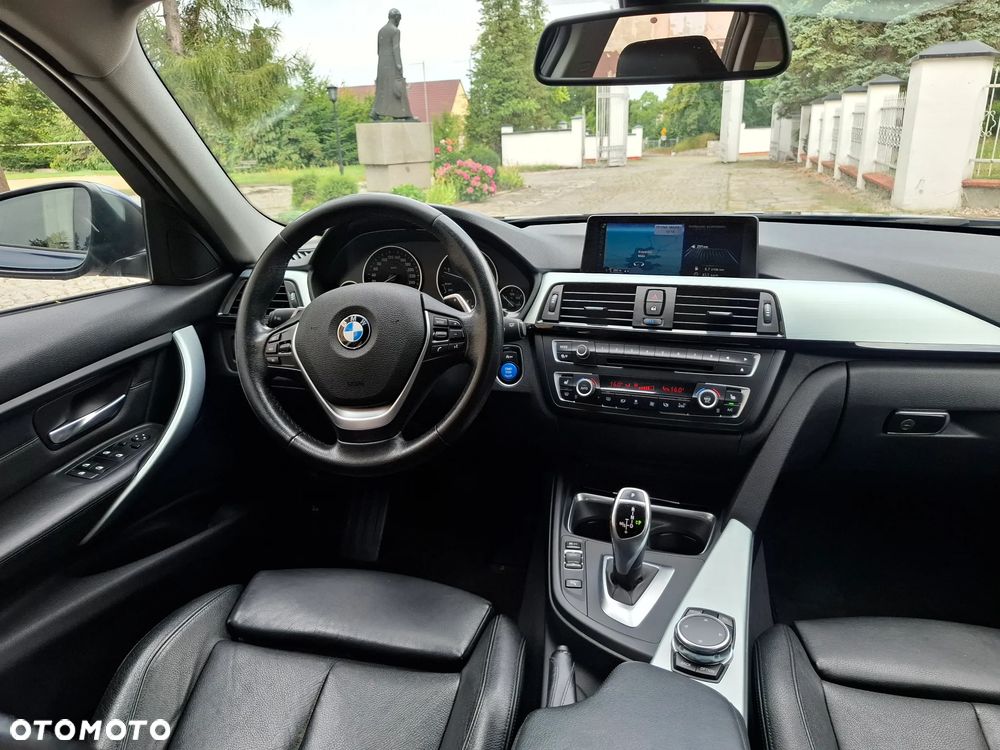BMW Seria 3 320d xDrive Sport Line - 12