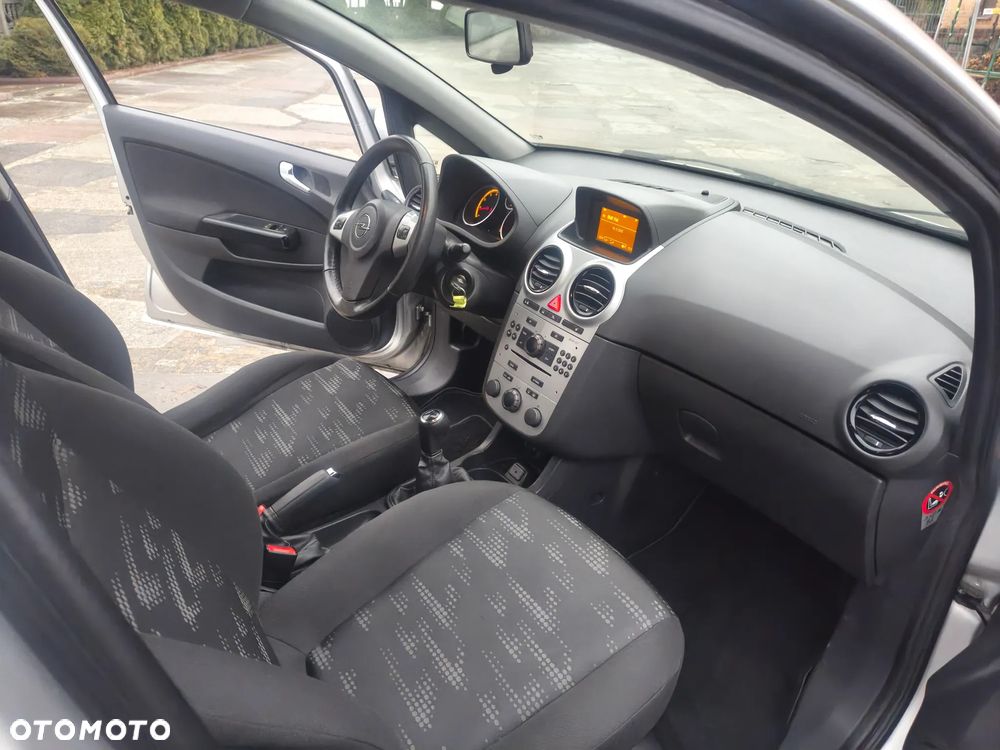 Opel Corsa 1.4 16V Satellite - 19