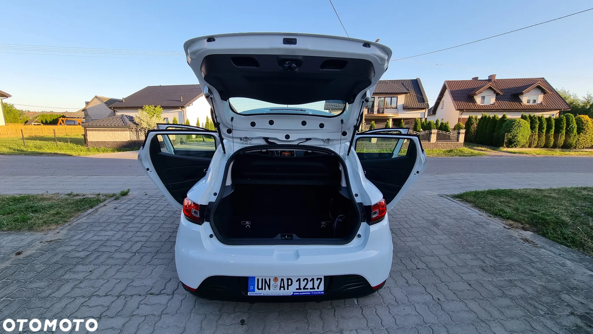 Renault Clio 1.2 16V 75 Authentique - 11