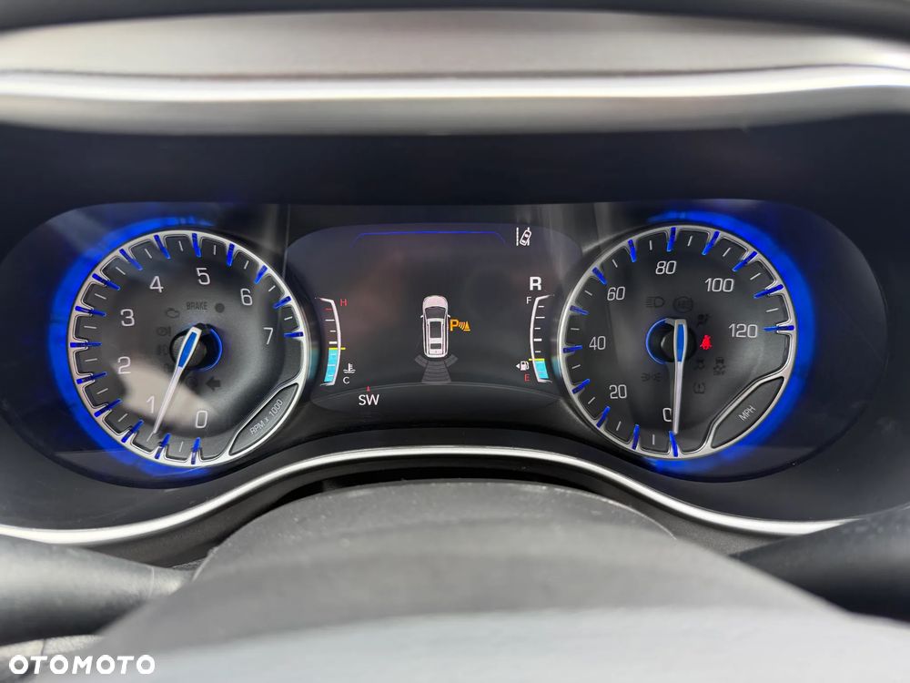 Chrysler Pacifica - 12