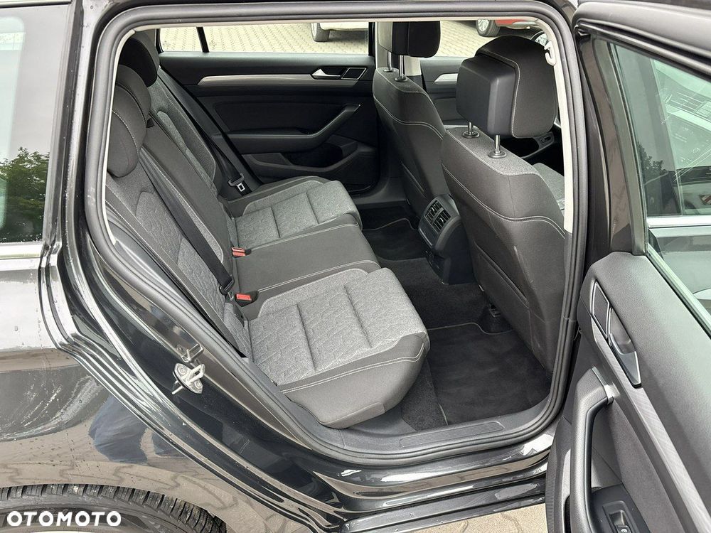 Volkswagen Passat - 15