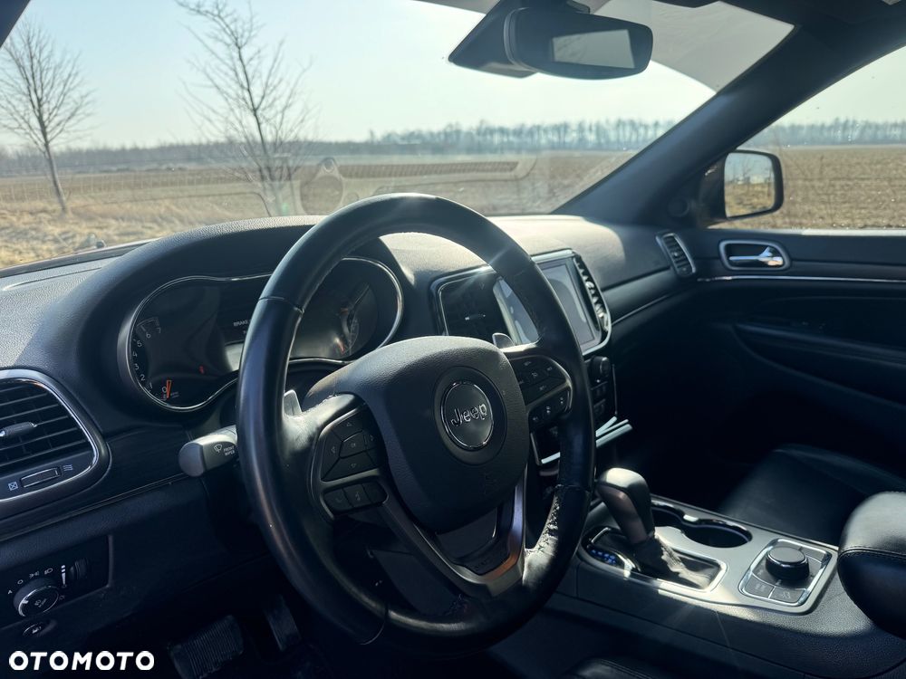 Jeep Grand Cherokee - 12