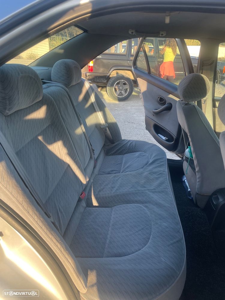 Peugeot 406 1.6 ST - 5