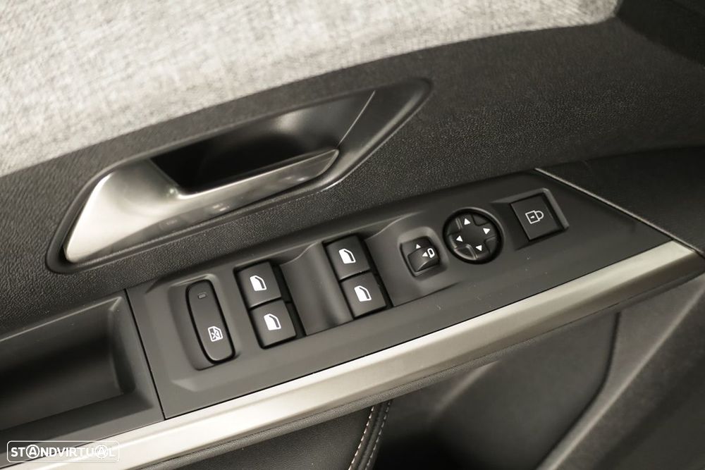 Peugeot 5008 1.2 Hybrid Allure e-DCS6 - 19