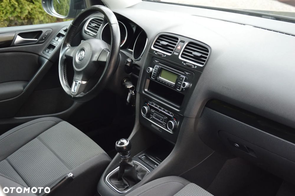 Volkswagen Golf - 24