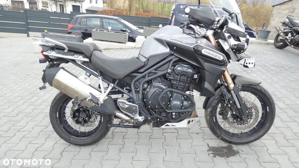 Triumph Tiger - 1