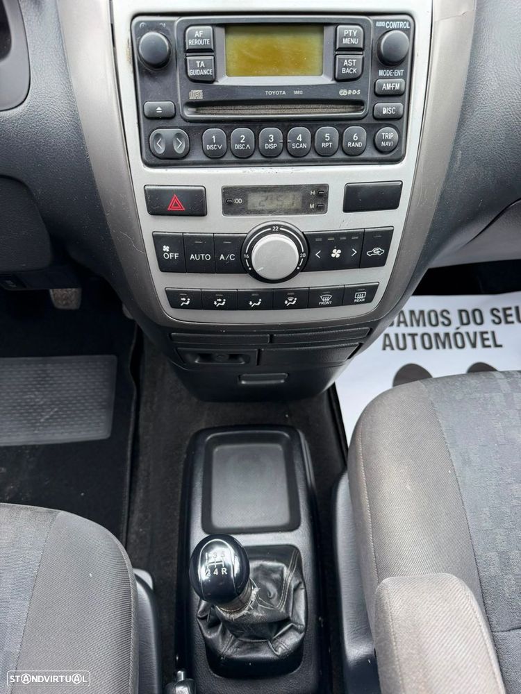 Toyota Avensis Verso 2.0 D-4D - 26