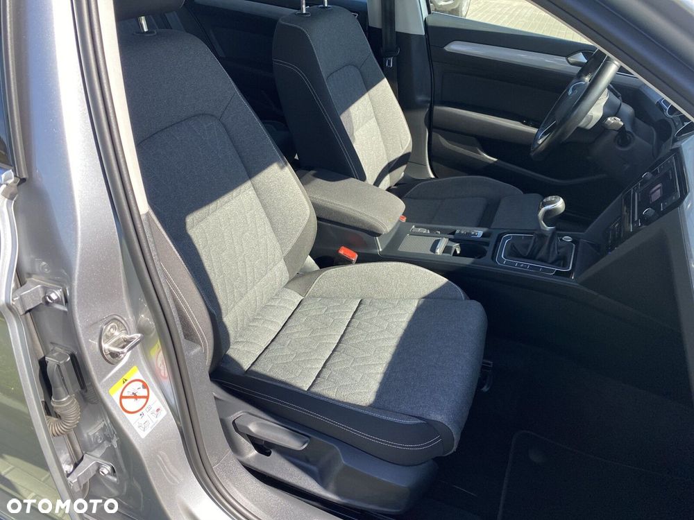 Volkswagen Passat - 16