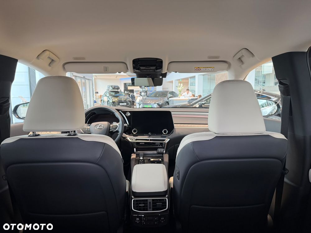Lexus RX 450h+ Omotenashi - 8