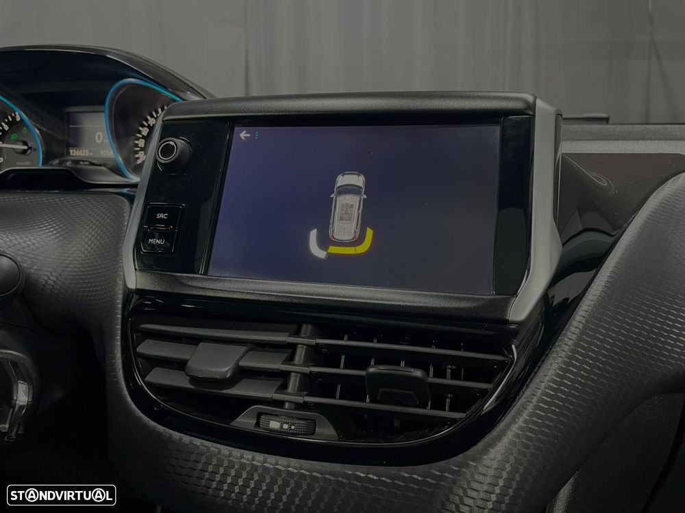 Peugeot 2008 1.2 PureTech Allure EAT6 - 19