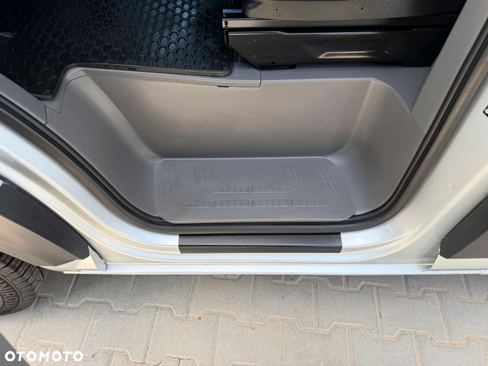 Volkswagen CRAFTER L2H2 Model 2021r WZMOCNIONY VAN 3 osobowy Silnik 2.0TDI 140KM bez BiTurbo! Euro6, Duża ładowność 1.2t, DMC:3.5t, Homologacja VAT-1 Zabudowa paki BOTT, Bogate wyposażenie! OPONY Jak nowe, Fabryczne ogrzewanie oraz wentylacja pojazdu ze zdalnym sterowaniem OEM Eberspacher Airtronic M2 3,5kW, Android Auto, Apple CarPlay, Parktroniki, Kamera, Nawigacja, Drzwi tył 270' Fotel pilot pneumatyczny z masażem! - 16