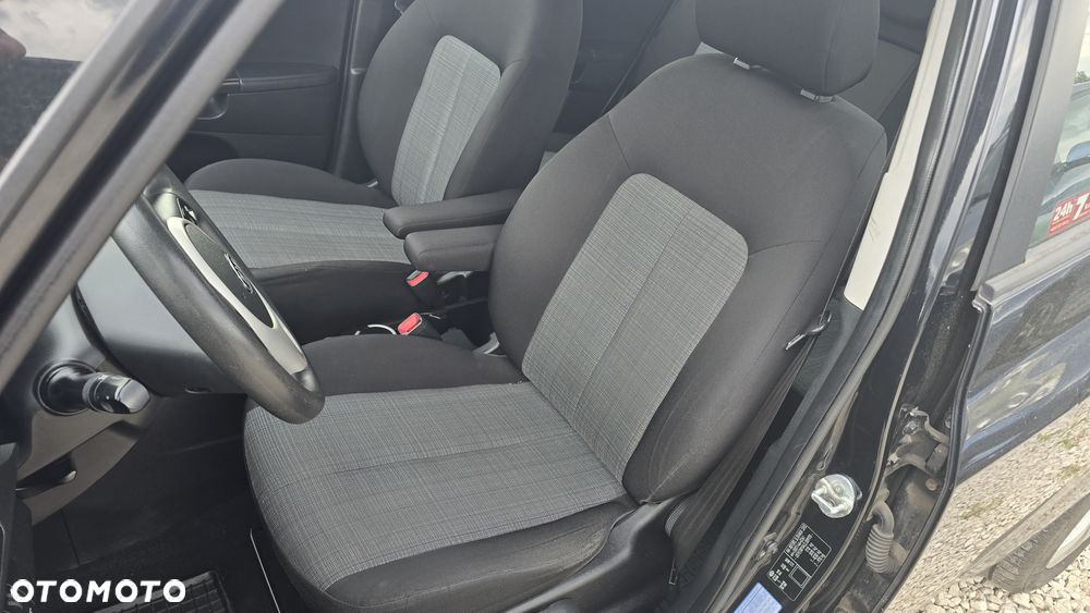 Kia Venga - 15