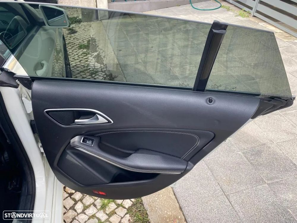 Mercedes-Benz CLA 220 d Shooting Brake Urban Aut. - 31