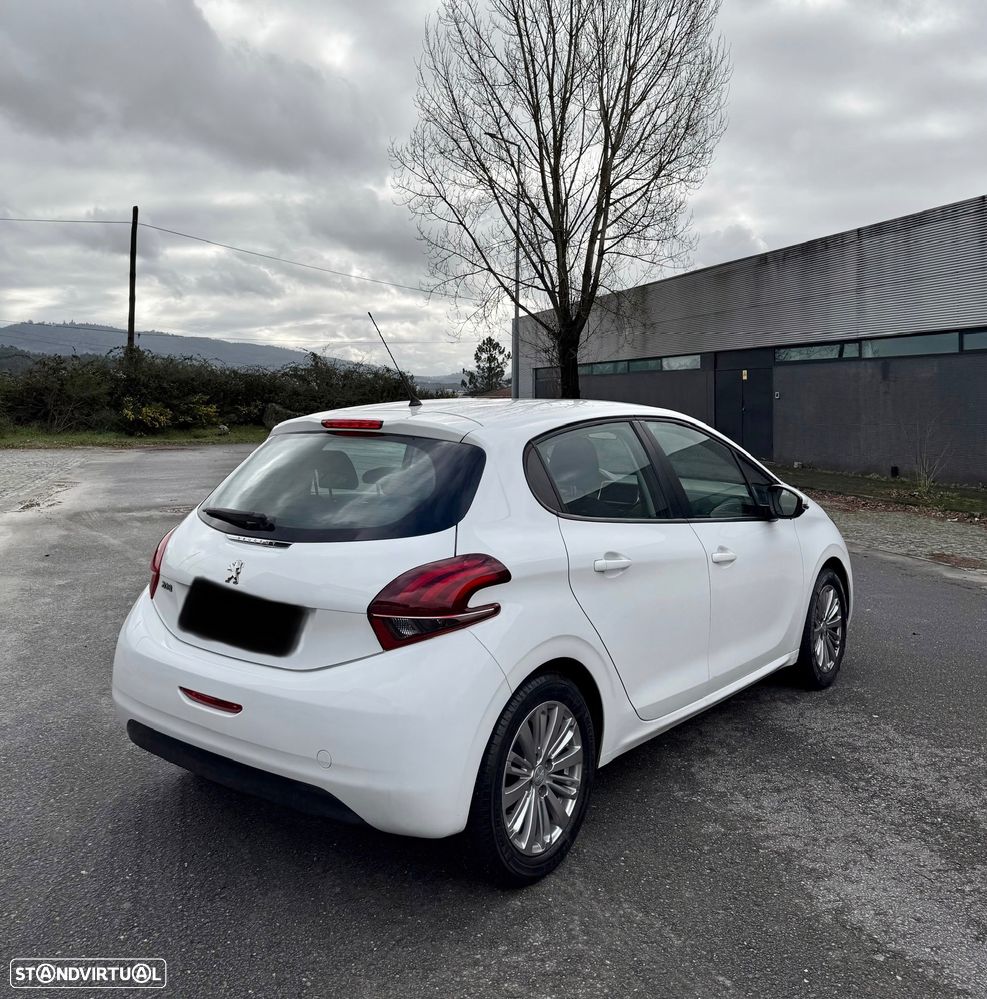 Peugeot 208 1.2 PureTech Signature - 5