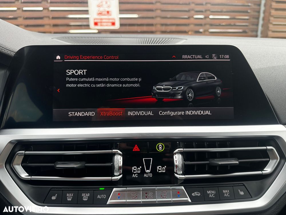 BMW Seria 3 330e Aut. Luxury Line - 36