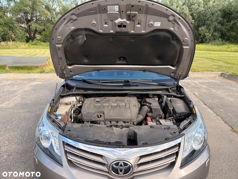 Toyota Avensis 2.0 Premium MS - 26