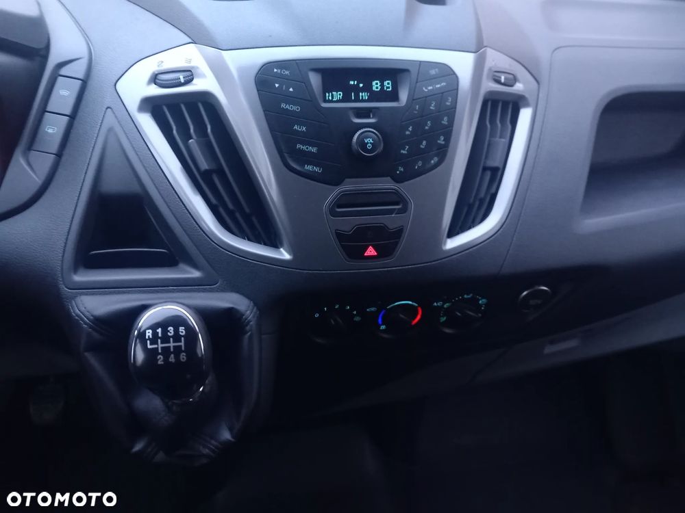 Ford TRANSIT CUSTOM - 23
