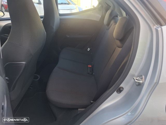 Toyota Aygo 1.0 X-Play - 25