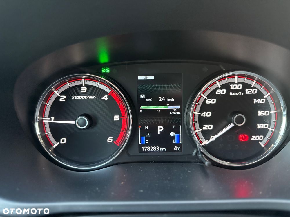 Mitsubishi L200 2.2 d DC Power Instyle Plus - 13