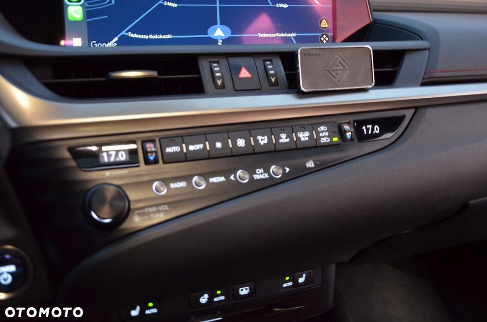 Lexus ES 300h F Sport - 24