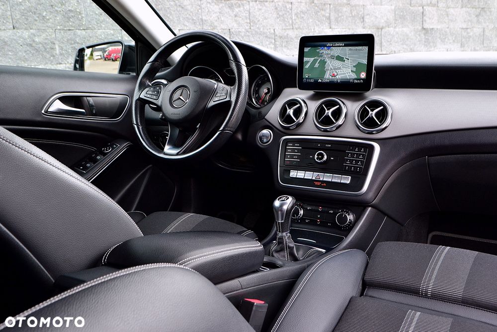 Mercedes-Benz GLA 200 Urban - 17