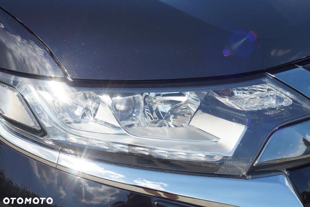 Mitsubishi Outlander Instyle NAVI + - 21