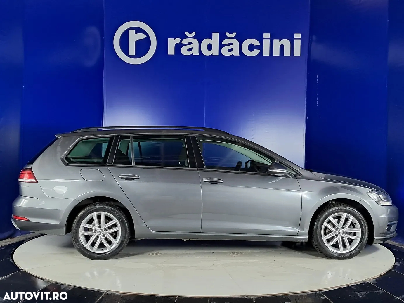 Volkswagen Golf - 6