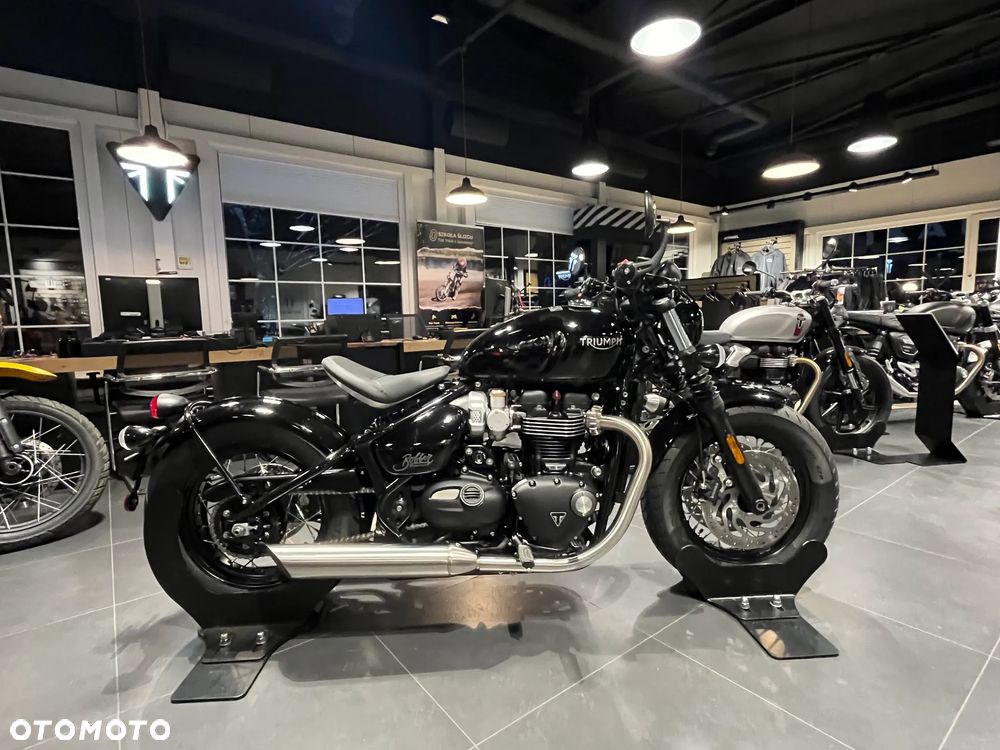 Triumph Bonneville Bobber - 3