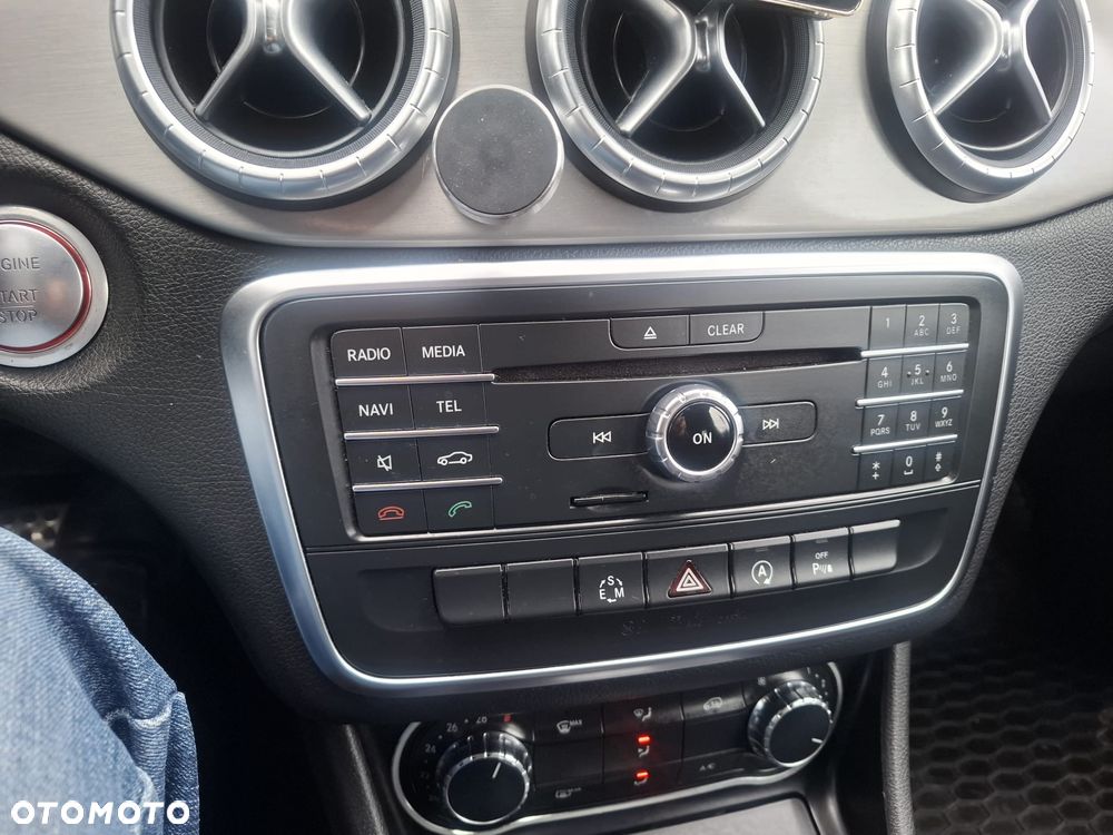 Mercedes-Benz CLA 180 7G-DCT Orange Art Edition - 21