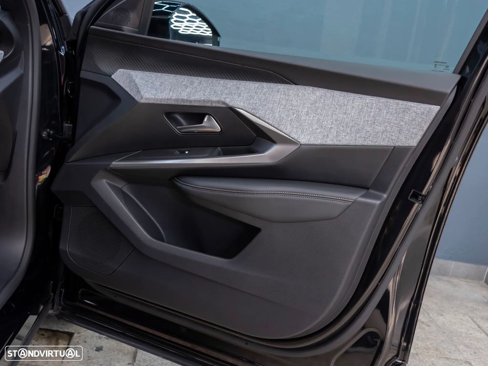 Peugeot 3008 1.2 Hybrid Allure e-DCS6 - 12