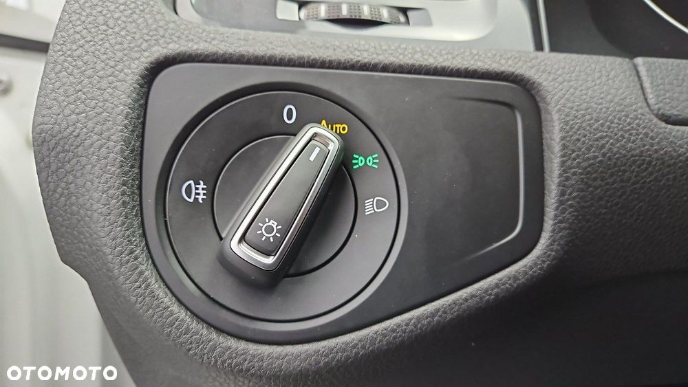 Volkswagen Golf - 17