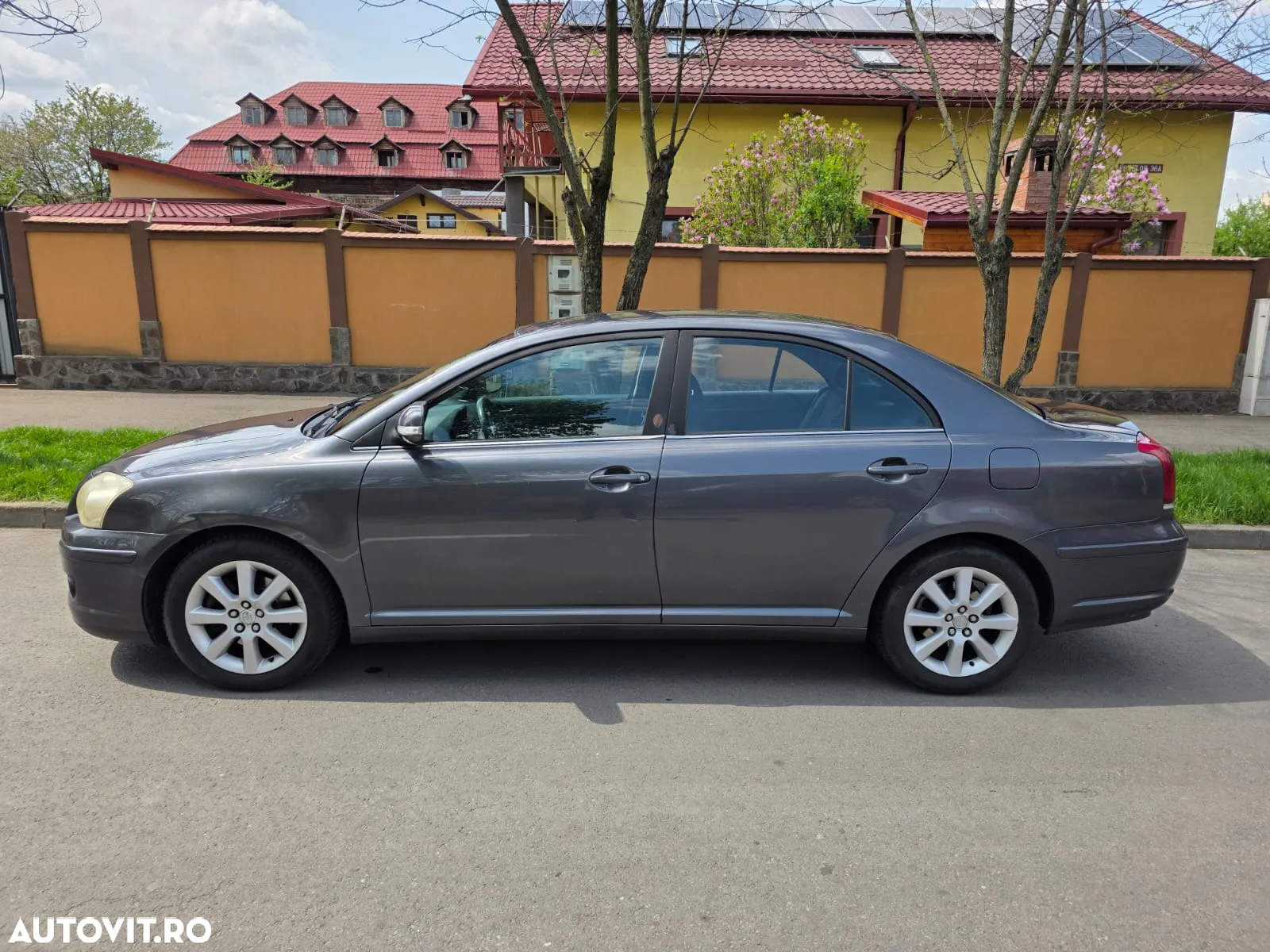 Toyota Avensis - 8