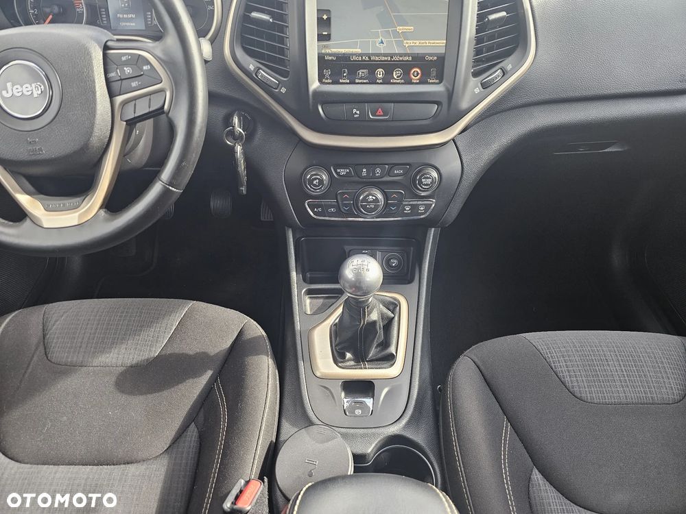 Jeep Cherokee - 25