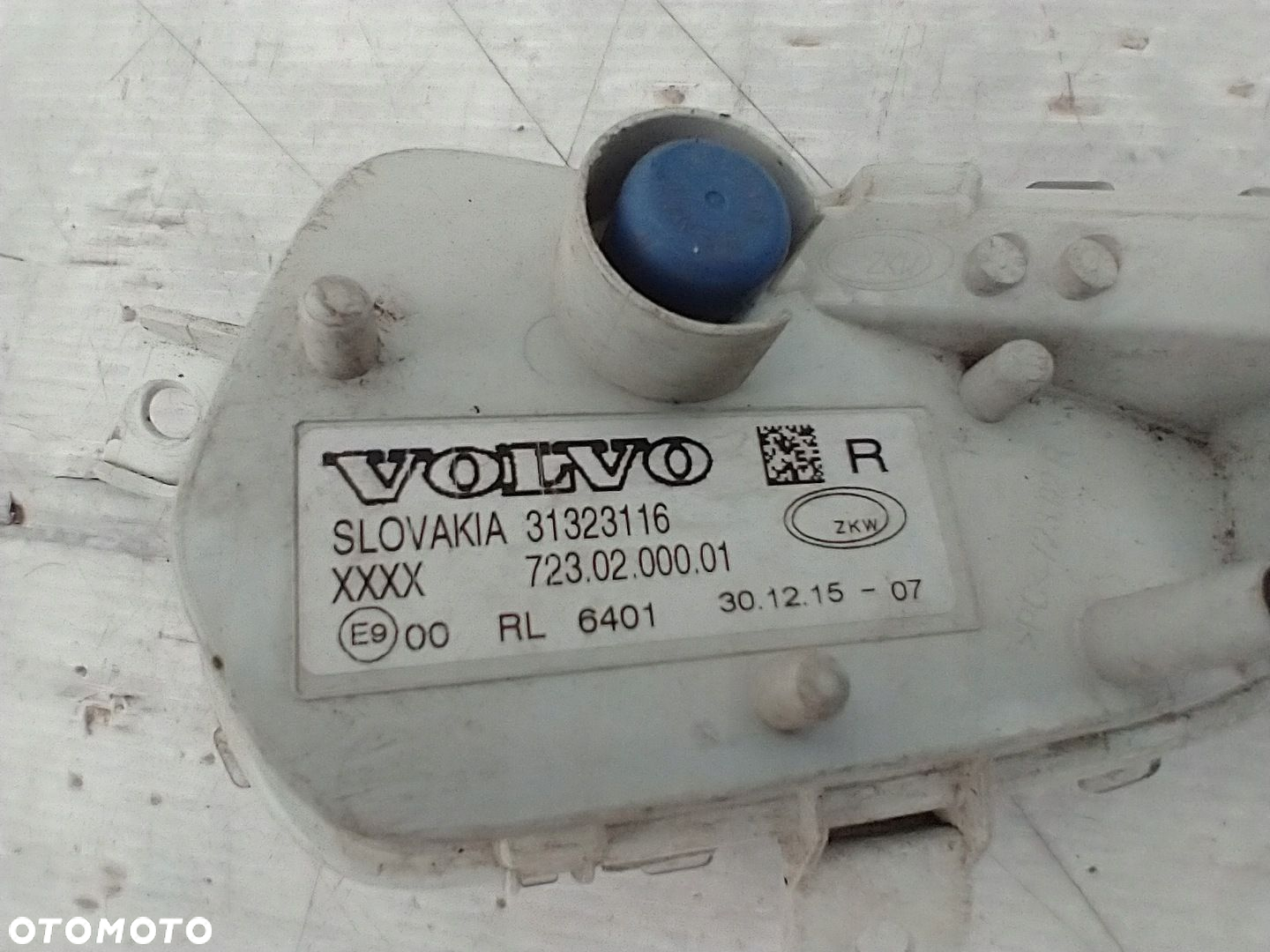 VOLVO V40 II HALOGEN PRAWY 31323116 - 7