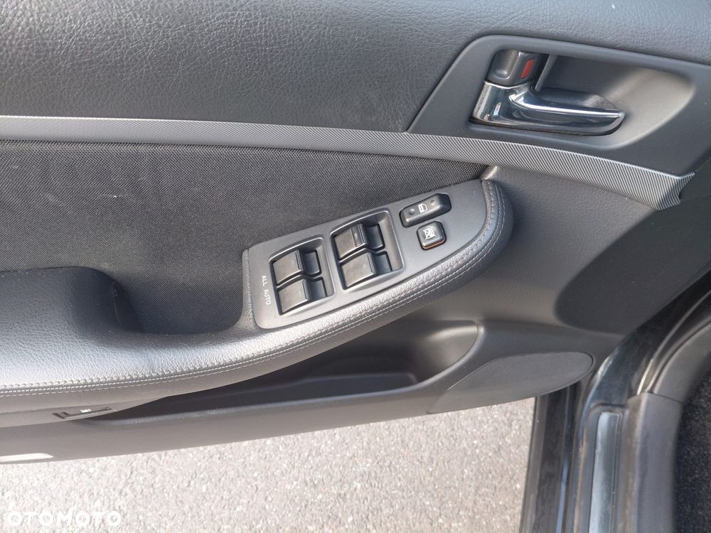 Toyota Avensis 2.0 VVT-i Combi Sol - 9