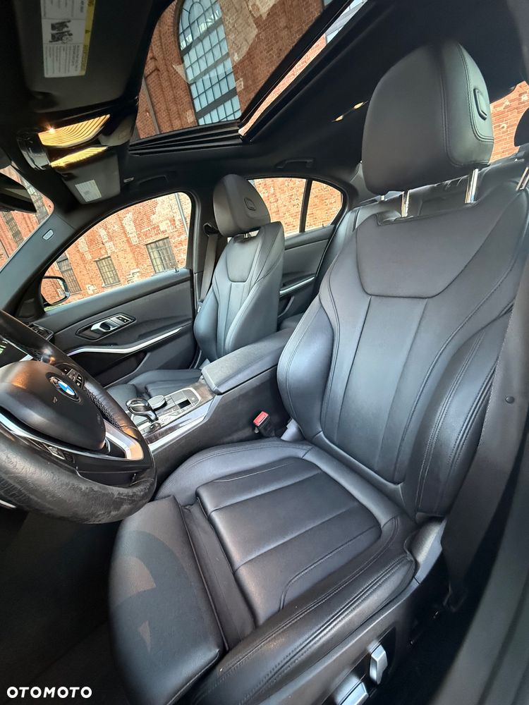 BMW Seria 3 330i xDrive Sport Line - 19