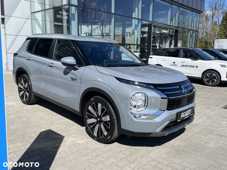 Mitsubishi Outlander - 2