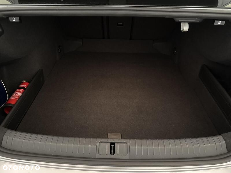 Volkswagen Passat - 23