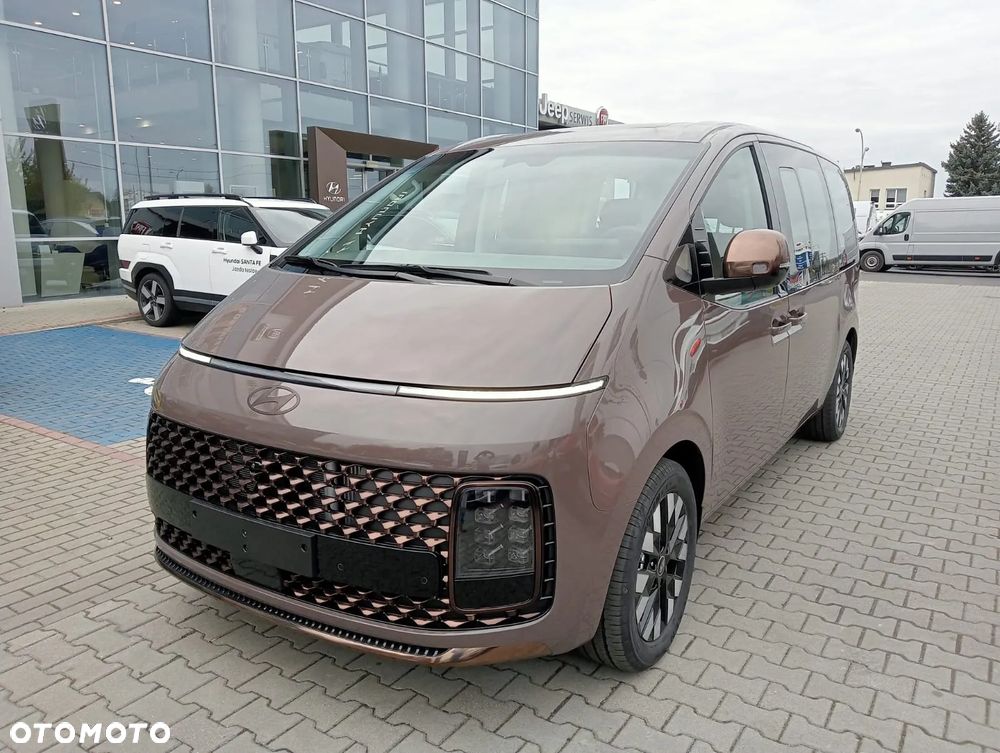 Hyundai Staria 1.6 T-GDI HEV Luxury - 1