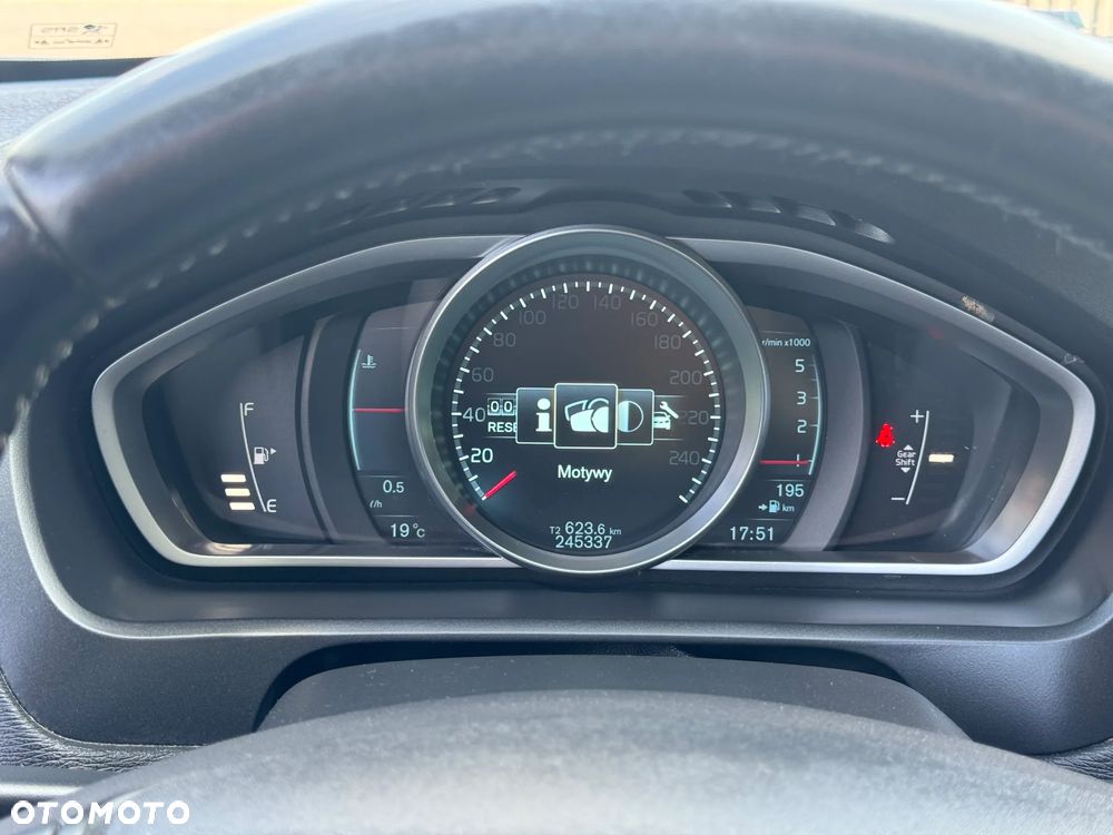 Volvo V40 D2 Momentum - 12