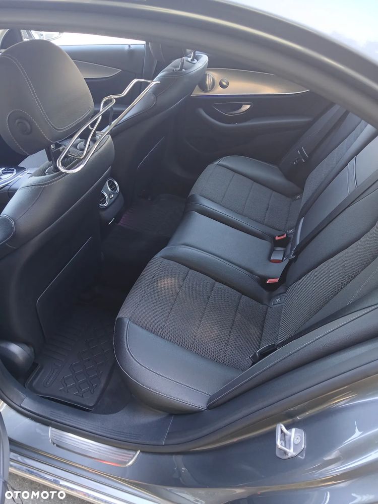 Mercedes-Benz Klasa E 220 d 4-Matic Business Edition 9G-TRONIC - 22