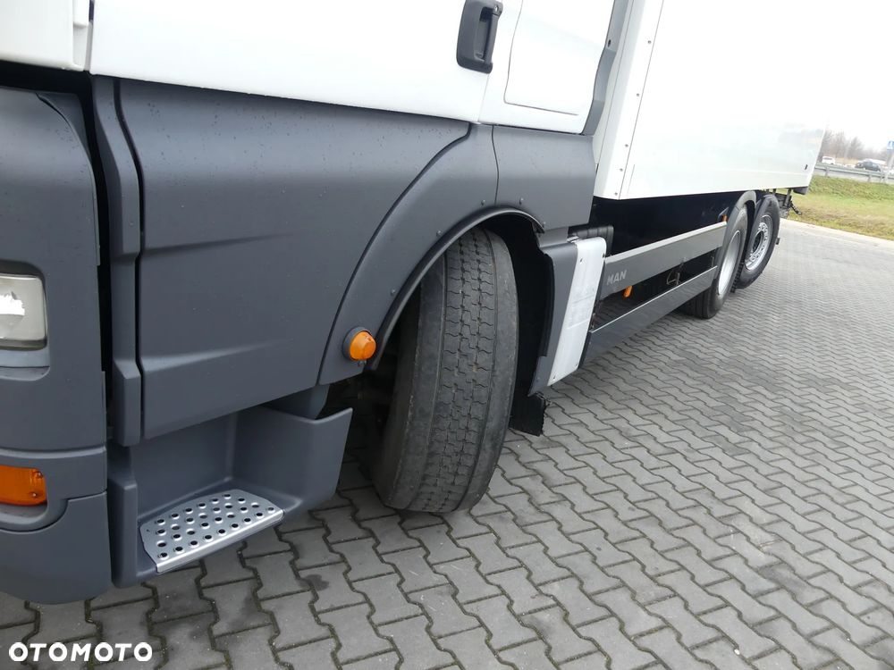 MAN TGA 26.400 6x2 / CHŁODNIA / EURO 4 / KABINA SYPIALNA / - 14