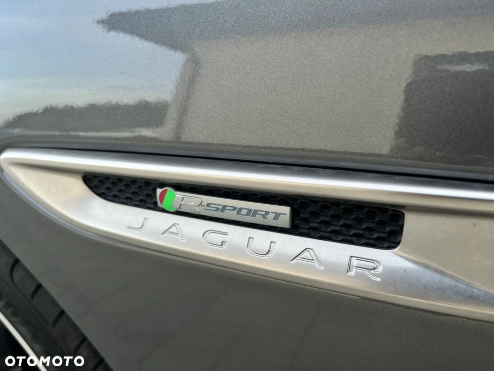 Jaguar XE 2.0 D AWD R-Sport - 22