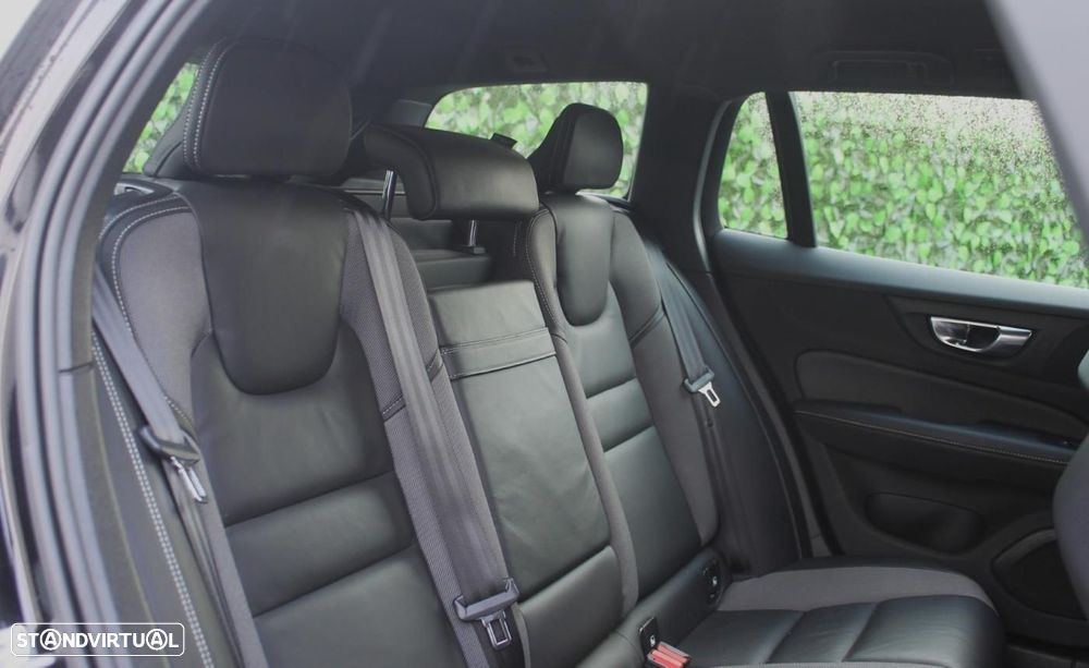 Volvo V60 2.0 T8 AWD TE R-Design - 11