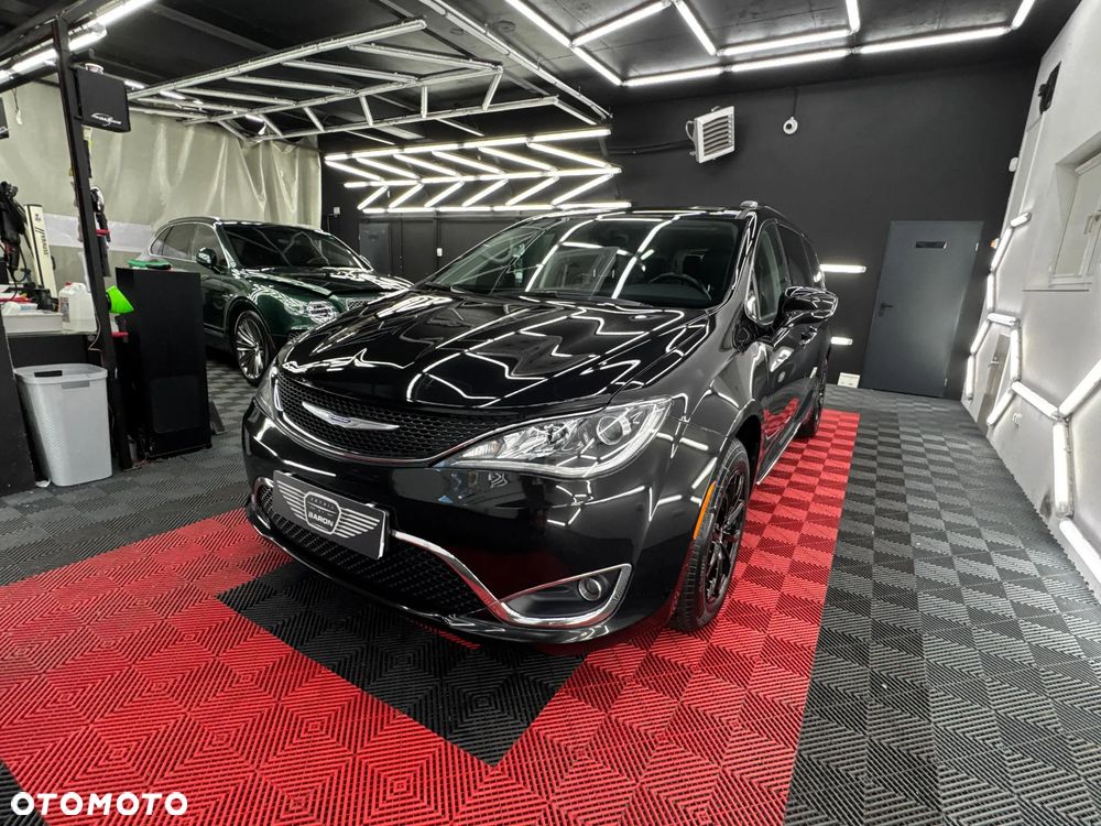 Chrysler Pacifica - 14