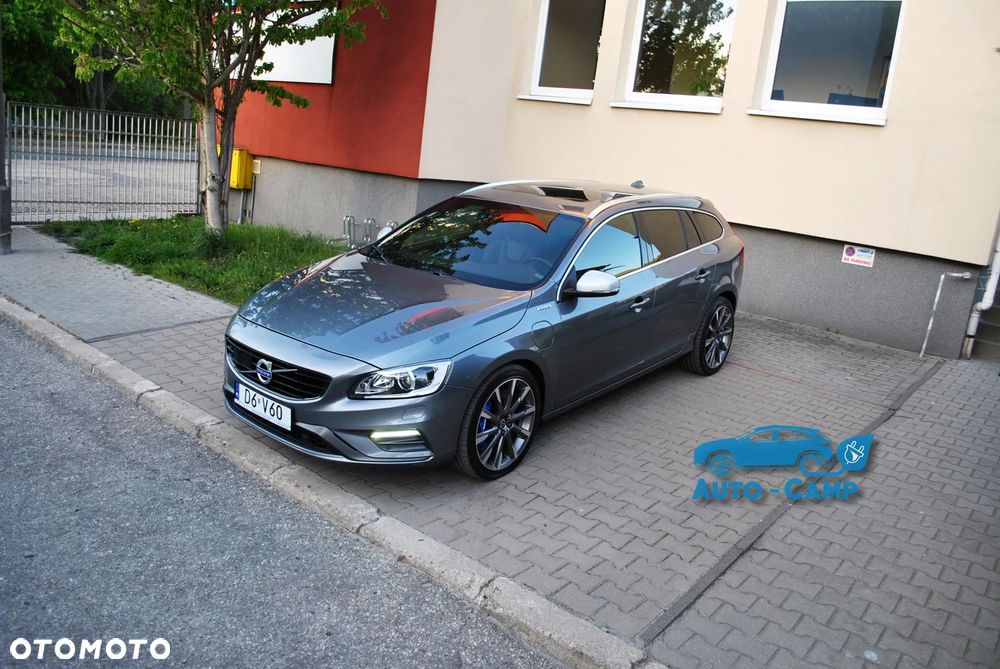 Volvo V60 D6 AWD Plug-in Hybrid R-Design Summum - 38