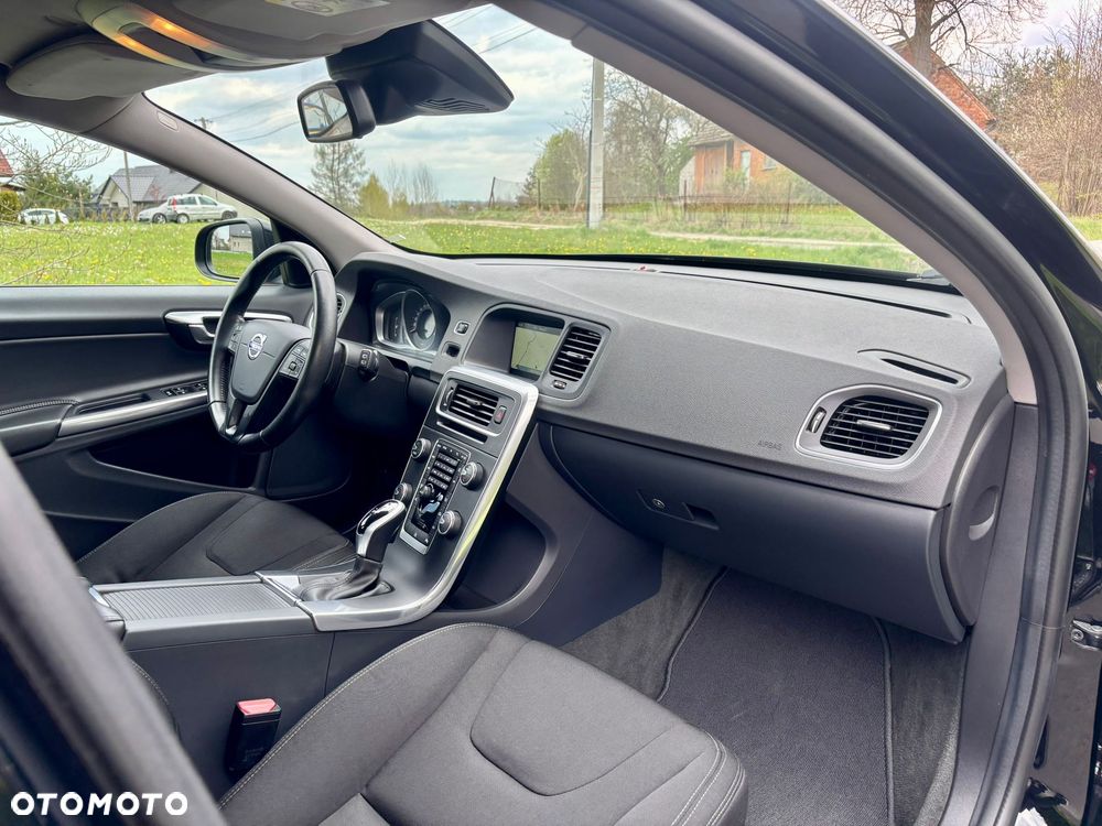 Volvo V60 D2 Drive-E Momentum - 37