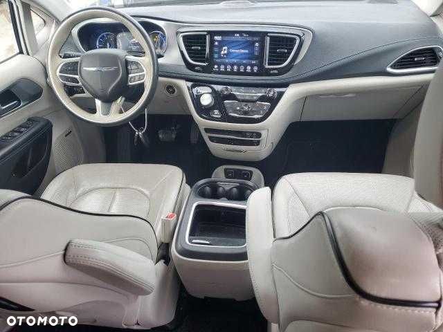 Chrysler Pacifica Hybrid z 2018 roku. - 8
