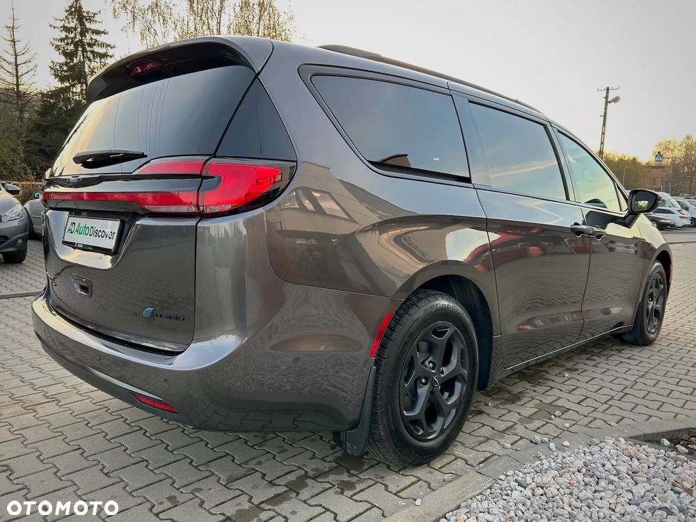 Chrysler Pacifica - 31